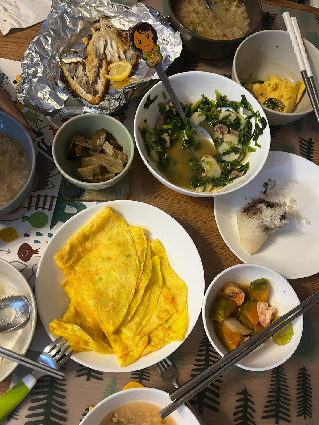 荠菜肉丝炒年糕