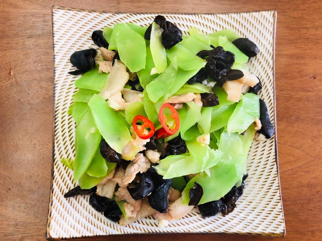 猪猪侠mom做的莴笋木耳炒肉