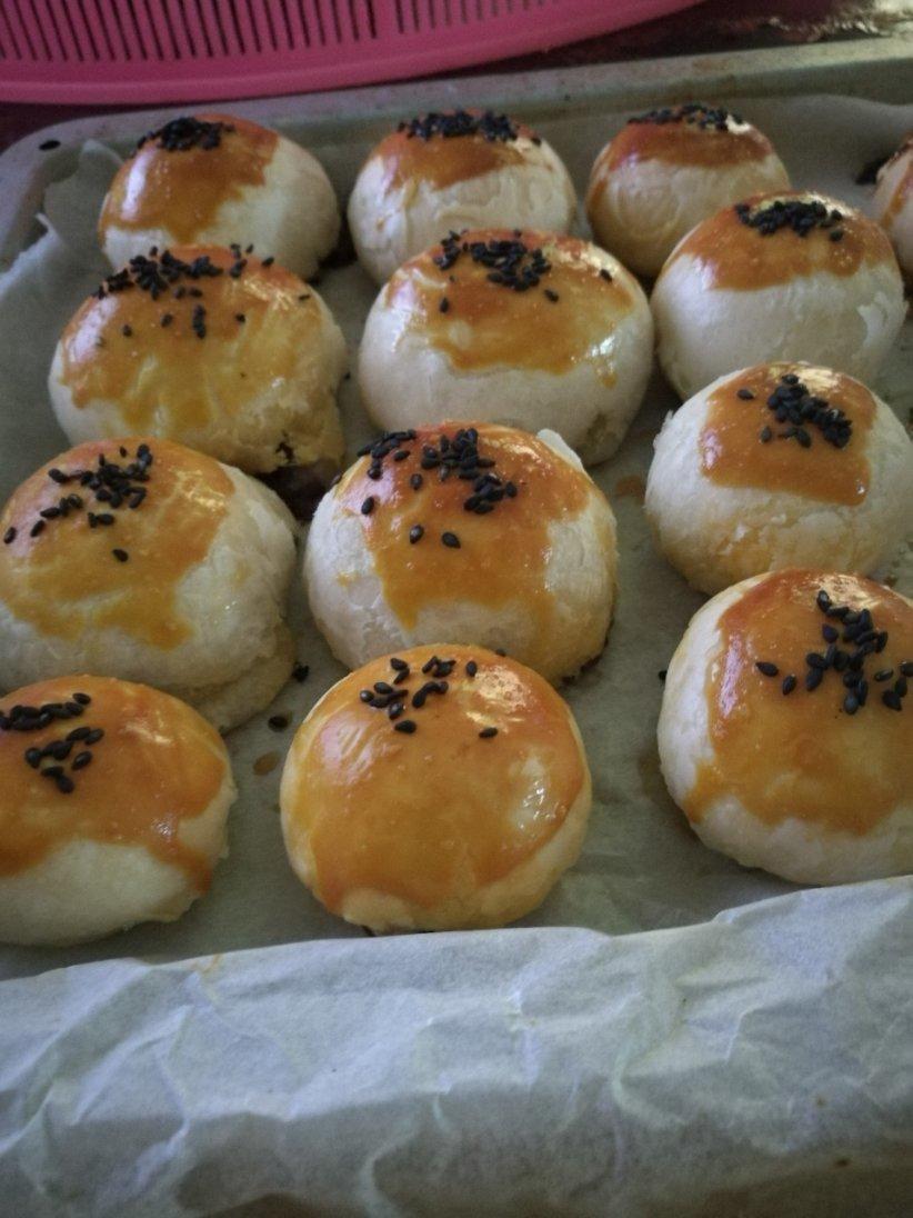 视频 手把手教你做蛋黄酥 厚皮还不用揉出膜 特别好吃