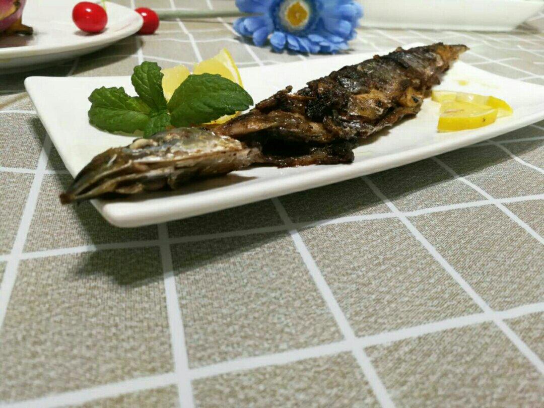 油煎秋刀鱼