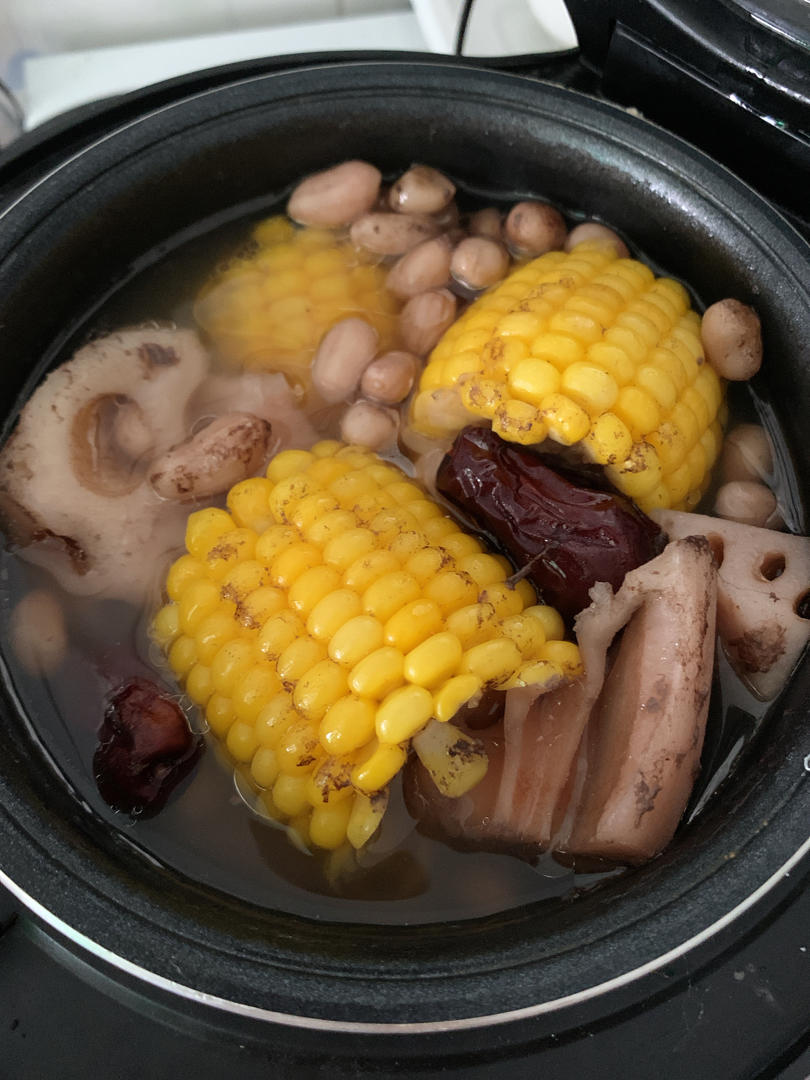 益陆做的莲藕猪骨汤清甜滋润