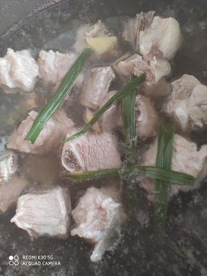 瞬间光盘的蚝油小排#李锦记旧庄蚝油鲜蚝鲜煮的做法 步骤1