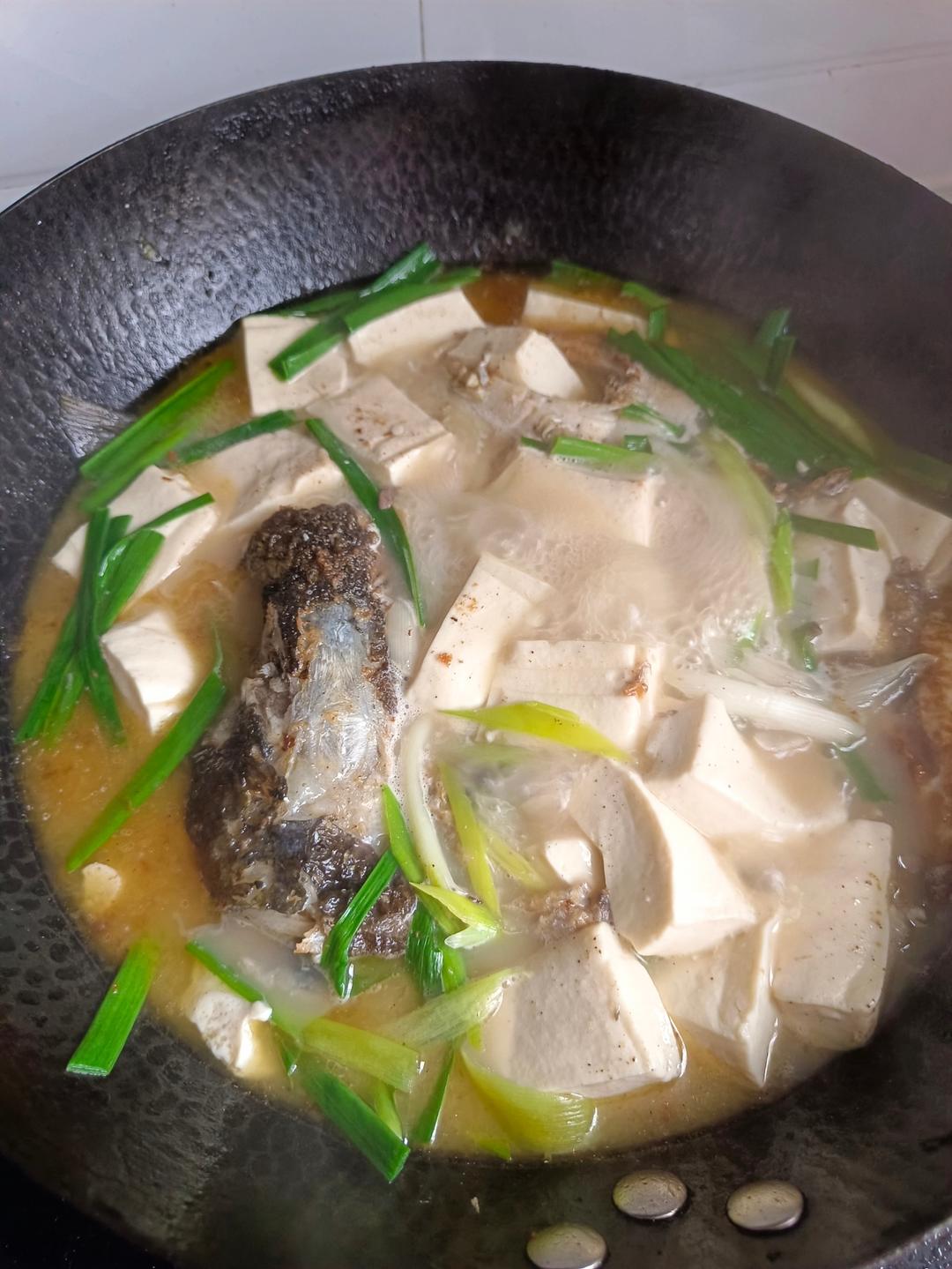胖头鱼和卤水豆腐一起炖汤，最家常的神仙美味