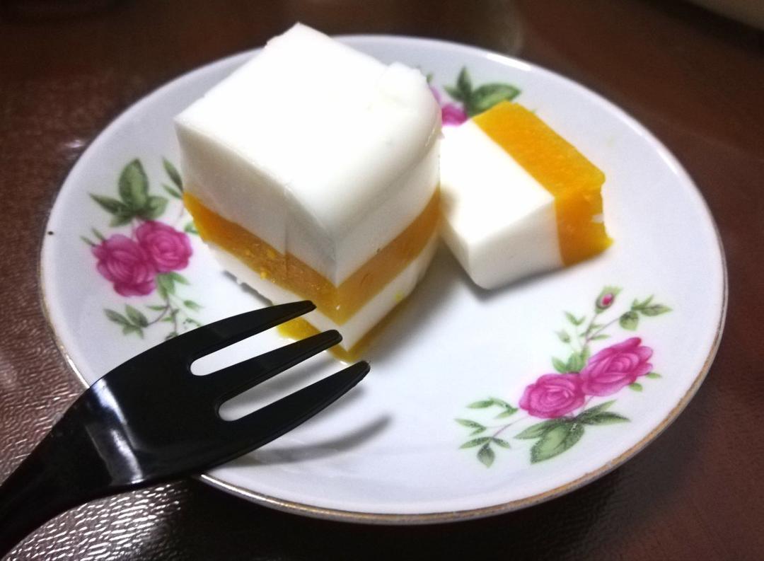 妈妈们快看，这道甜品是会跳舞的，孩子们一定喜欢！——芒果千层糕