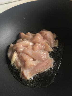 胡萝卜青椒鸡肉条的做法 步骤5