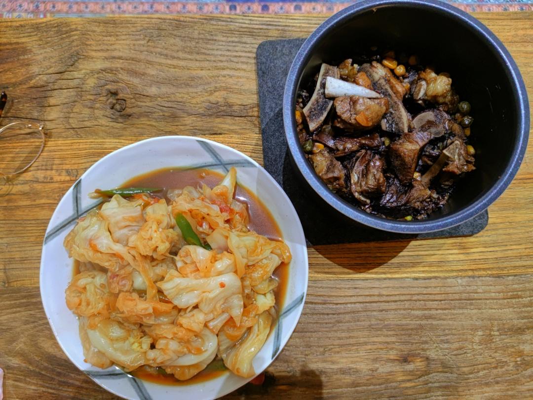 【排骨焖饭】