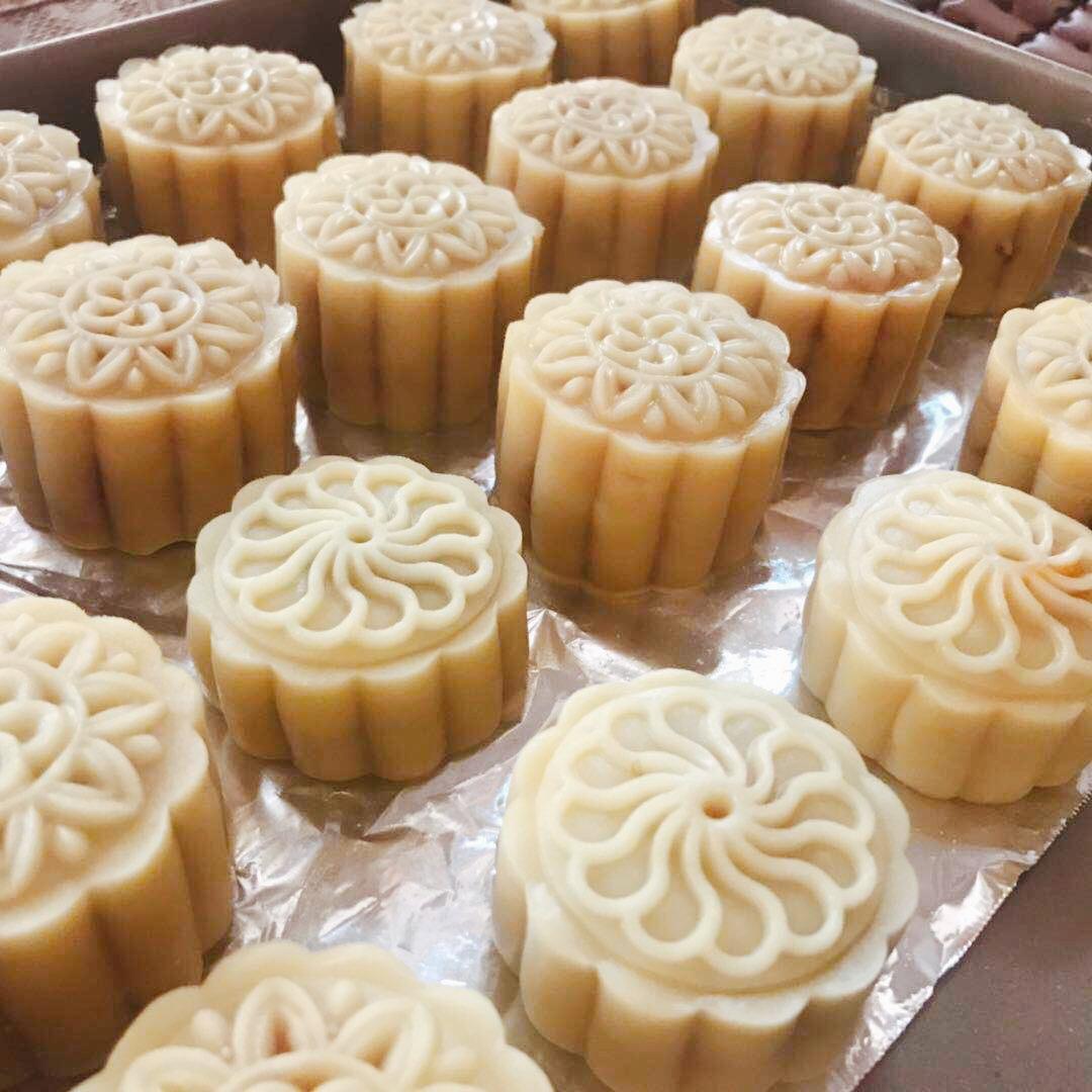 金沙肉松月饼——刀唛花生油&美玫牌月饼粉