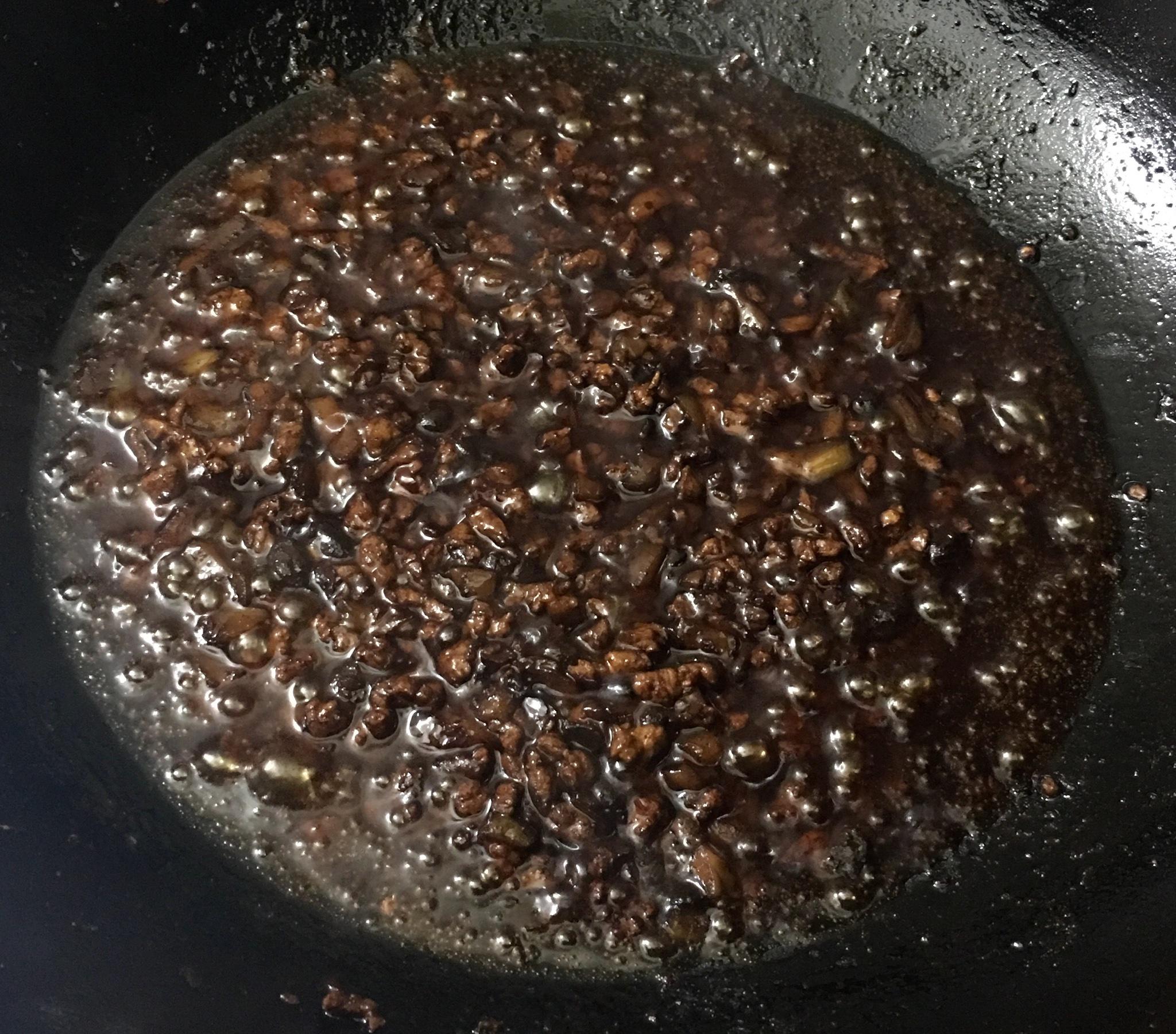 榨菜豆豉牛肉酱的做法 步骤6