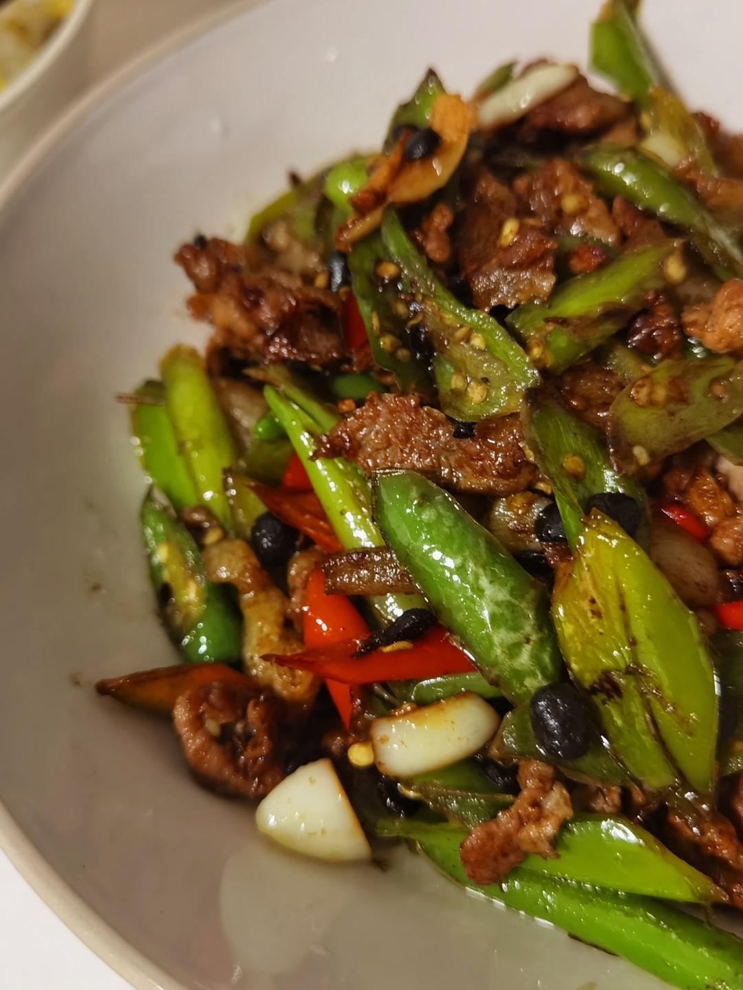 厨师长教你：“小炒肉”的家常做法，家常味很浓郁，先收藏起来