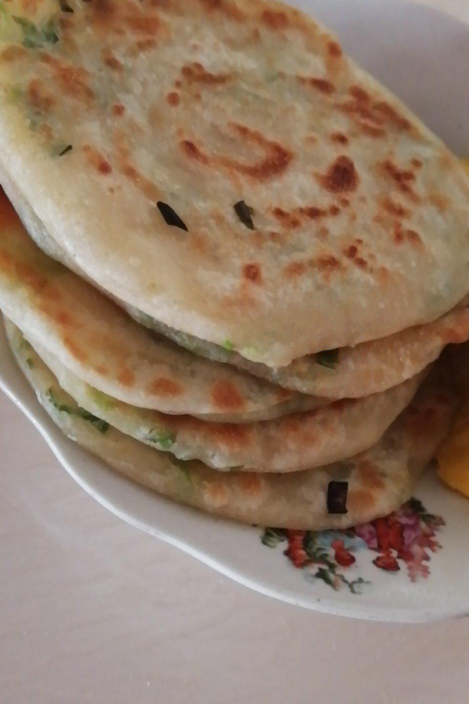 【饺子皮葱油饼】