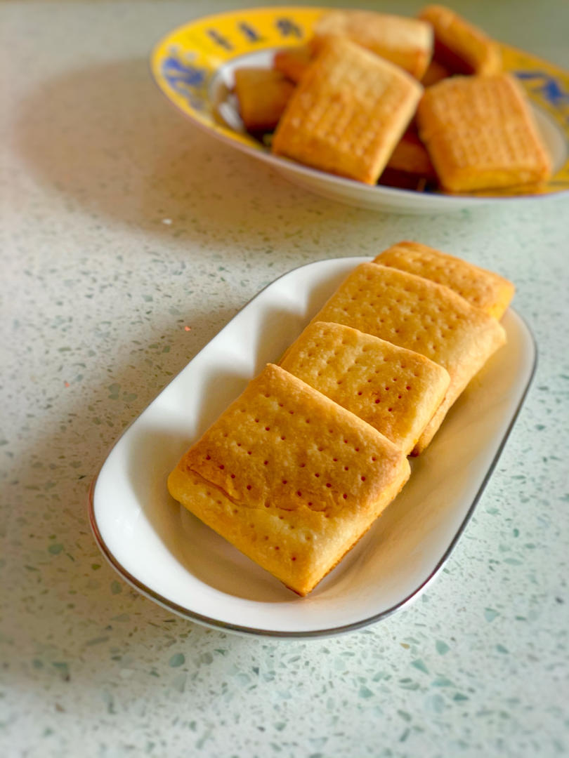 xiaointer做的网红咸蛋黄饼干