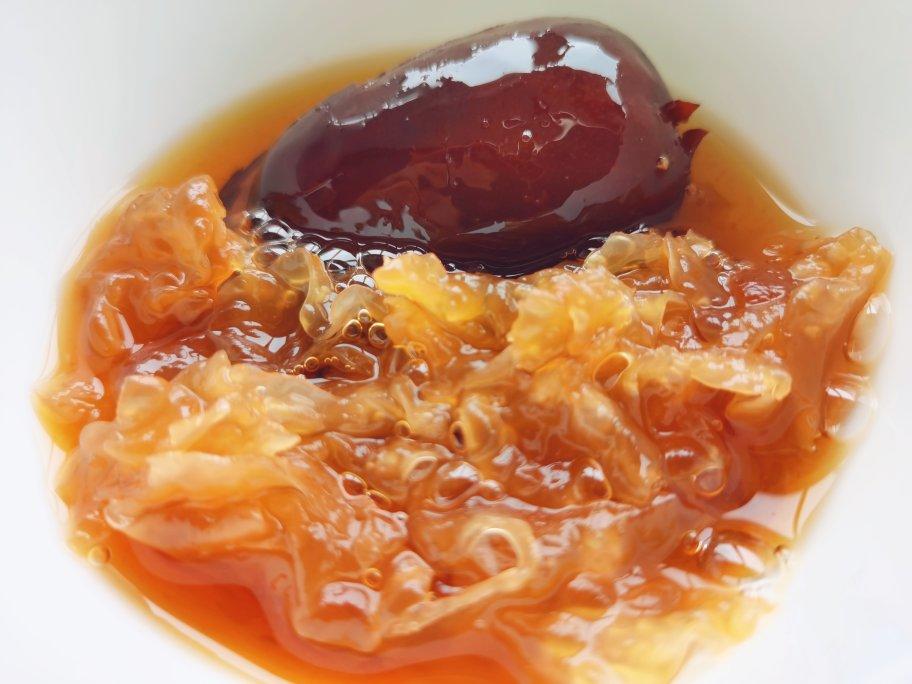 冰糖银耳红枣汤