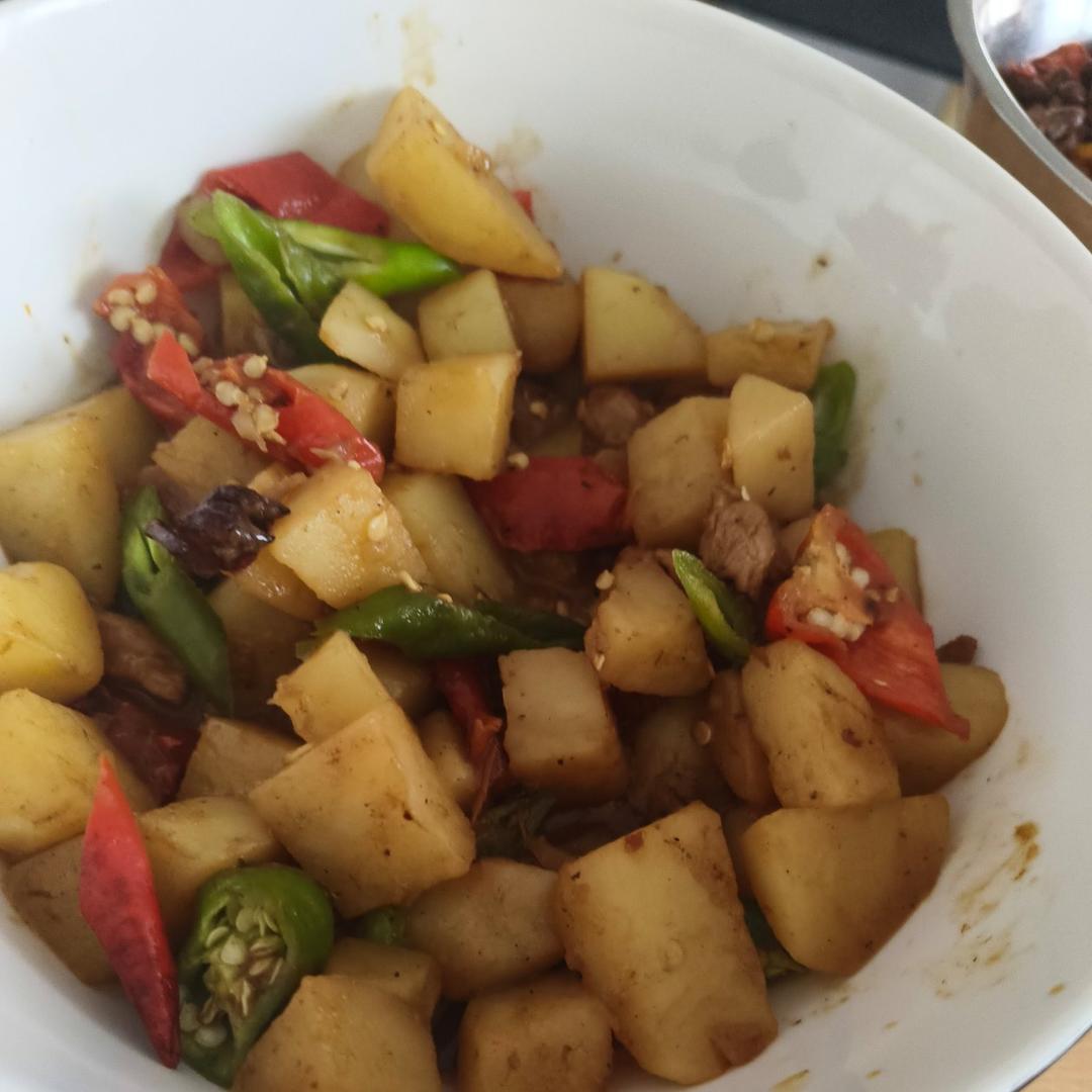 土豆焖肉