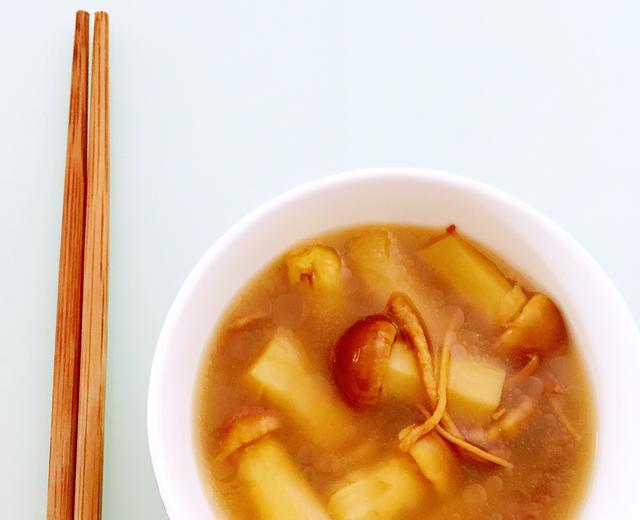 鲜姬松茸虫草花肉排汤的做法