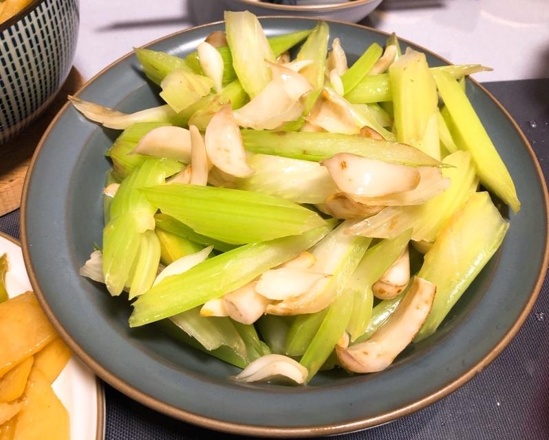 西芹炒百合