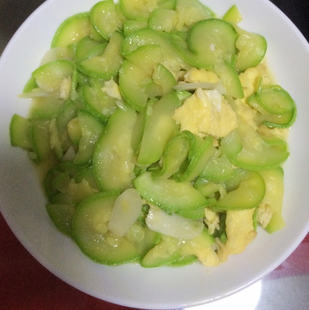 西葫芦瓜炒鸡蛋（茭瓜炒鸡蛋）
