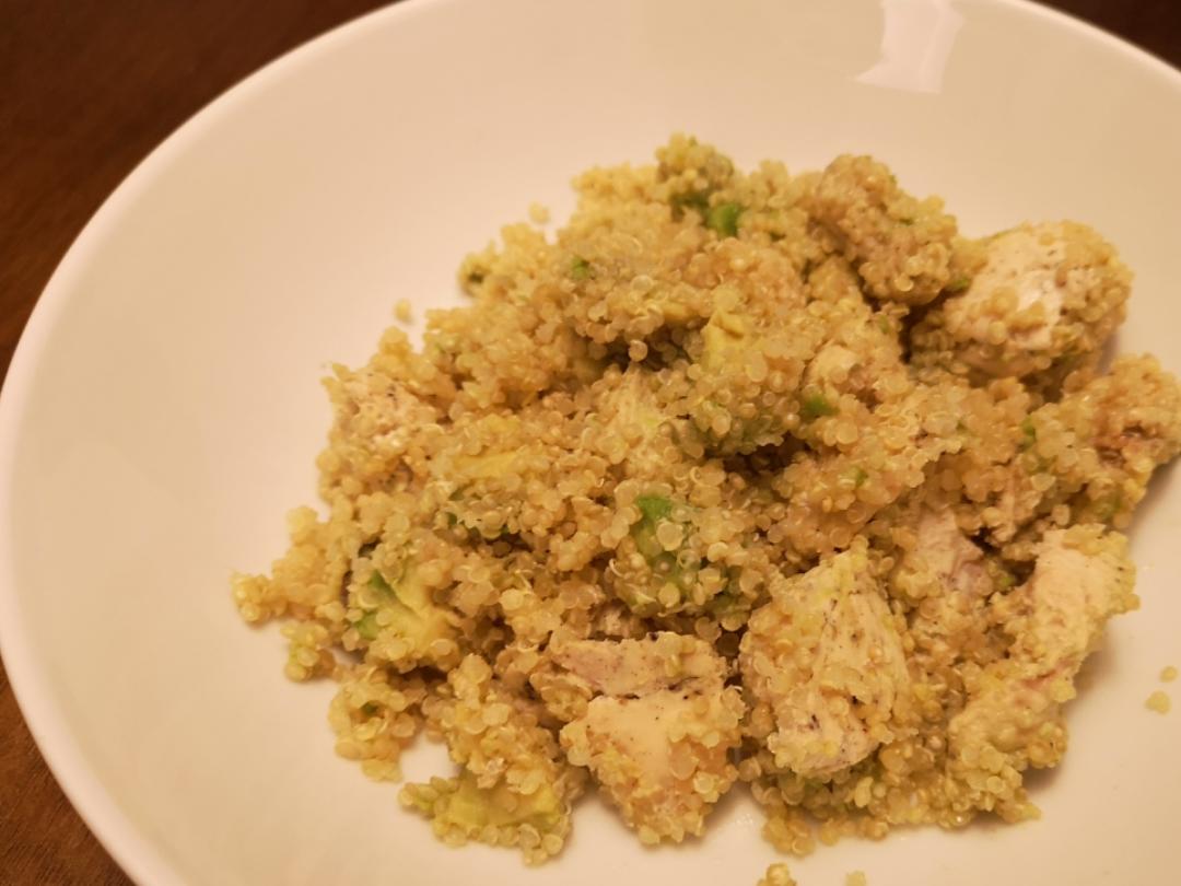 藜麦牛油果烤鸡胸