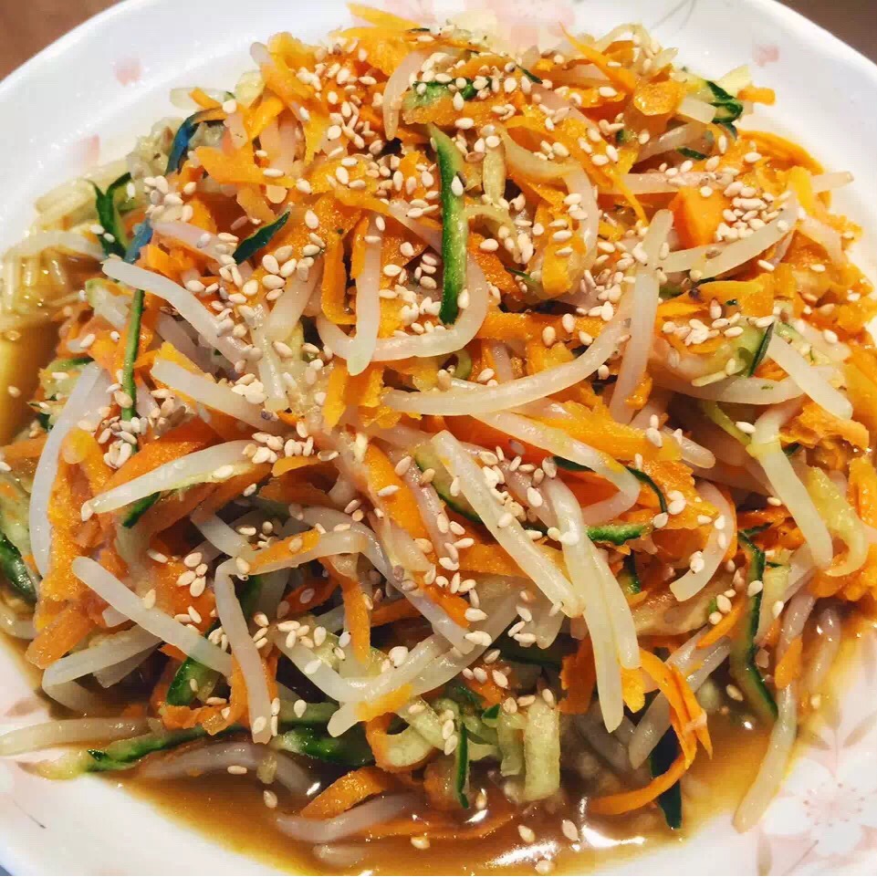 凉拌豆芽黄瓜菜