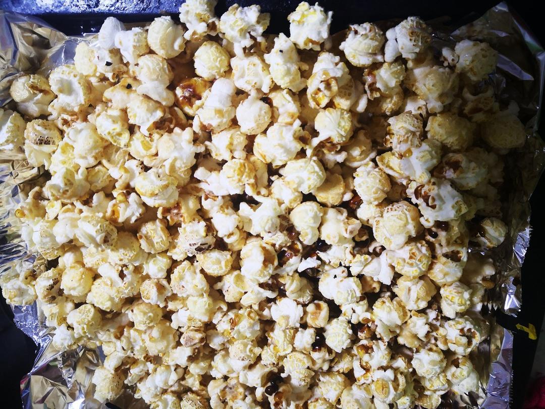 爆米花来了！！！超级简单易上手的焦糖/巧克力爆米花