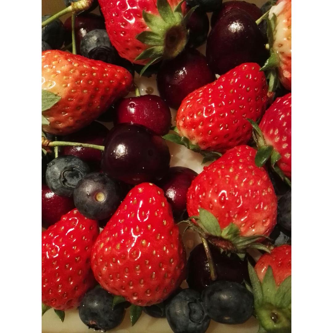 如何辨别激素草莓