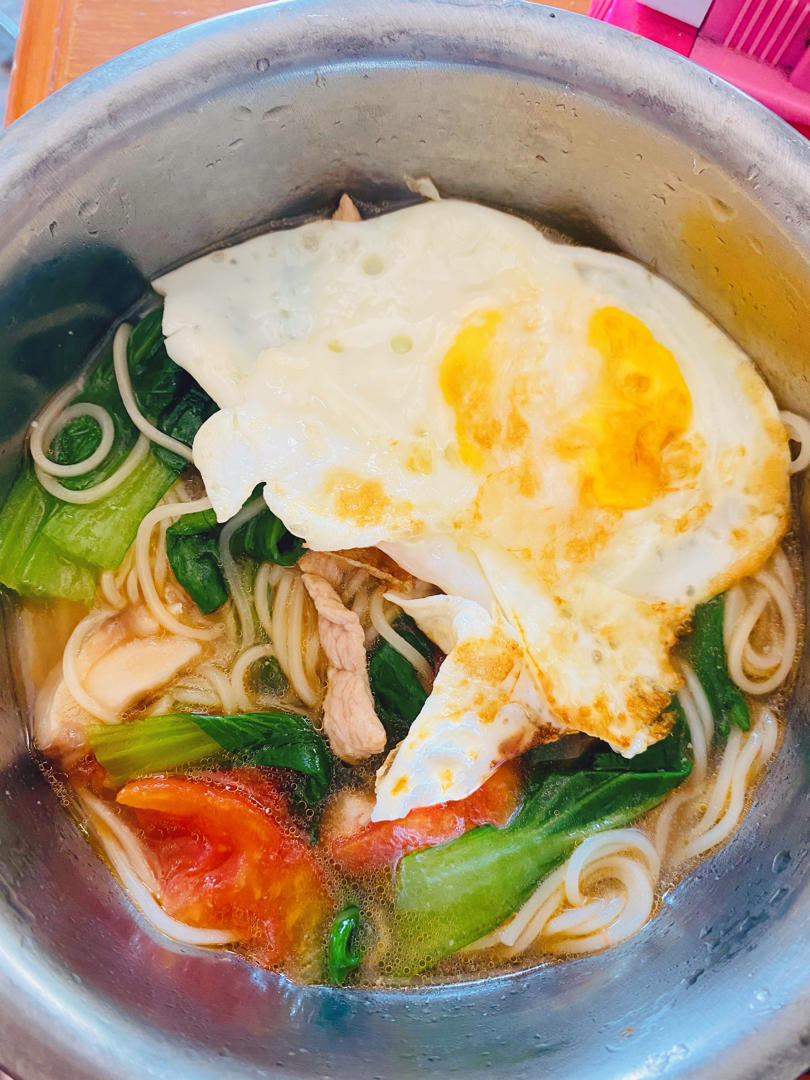 早餐～番茄🍅肉丝面
