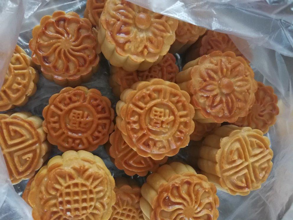 广式月饼—蛋黄莲蓉月饼