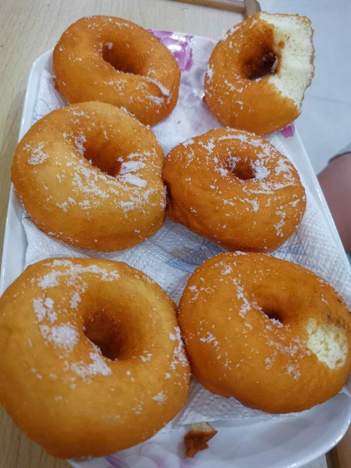 像甜甜圈一样的炸油饼