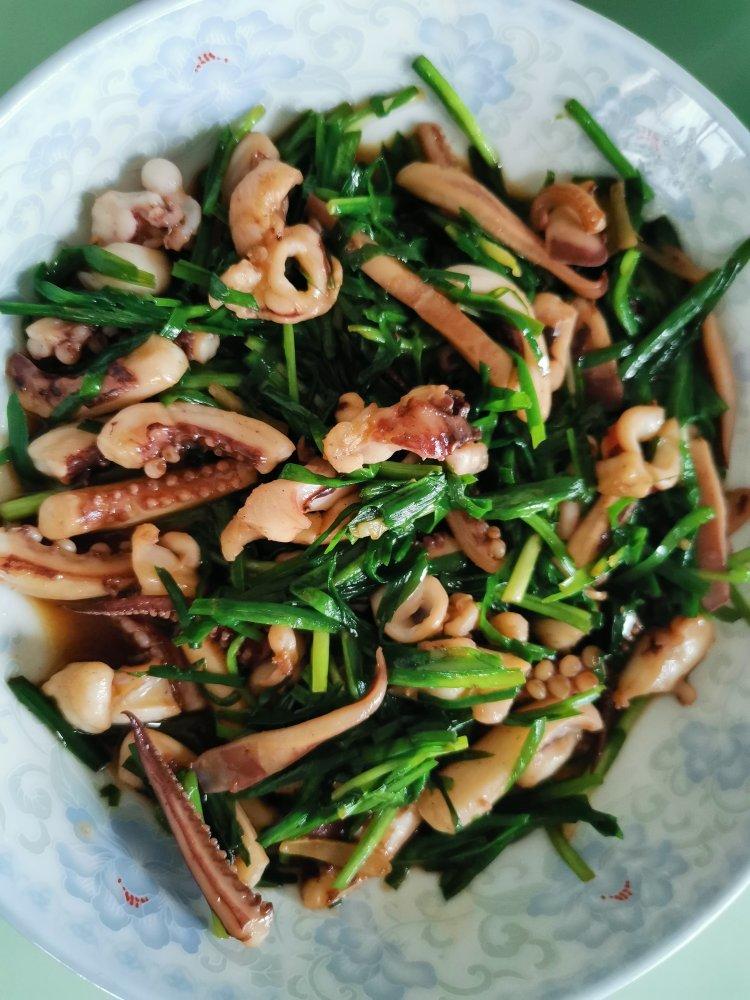 鬼子帆做的家常韭菜炒鱿鱼须