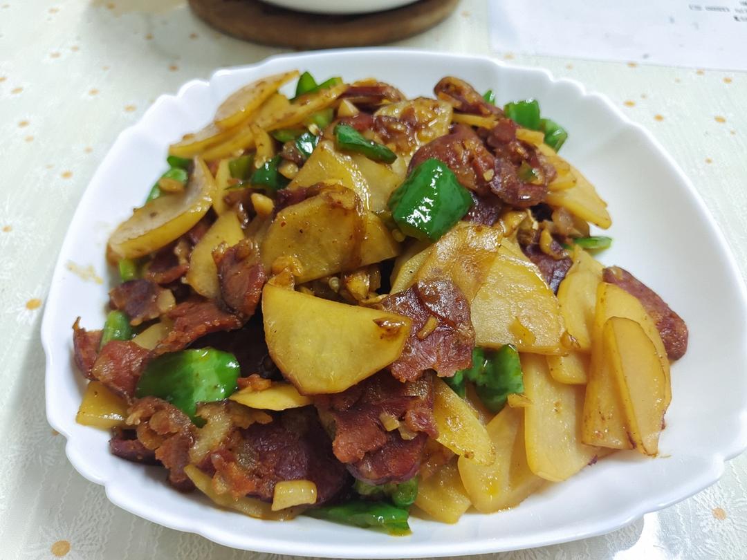 腊肠炒土豆