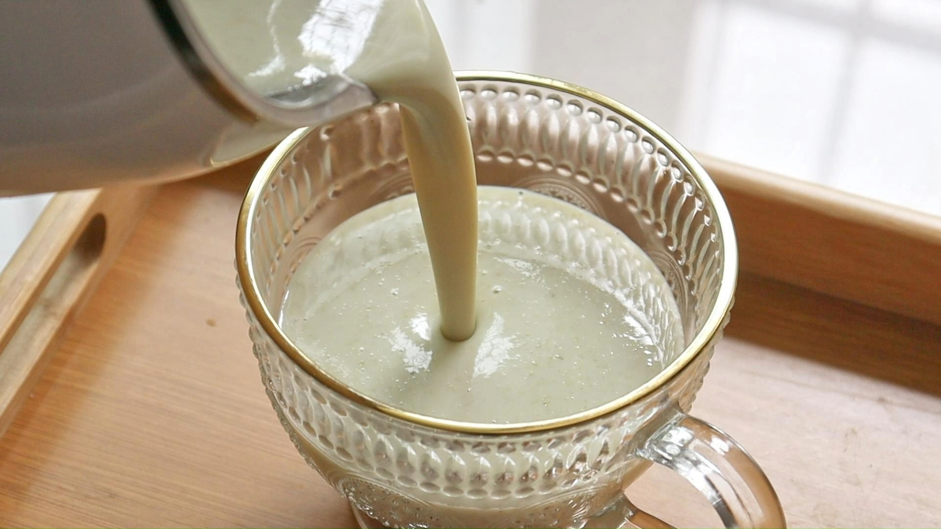 天热给家人用豆浆机做绿豆沙牛乳，清香醇厚，细腻丝滑，健康好喝的做法
