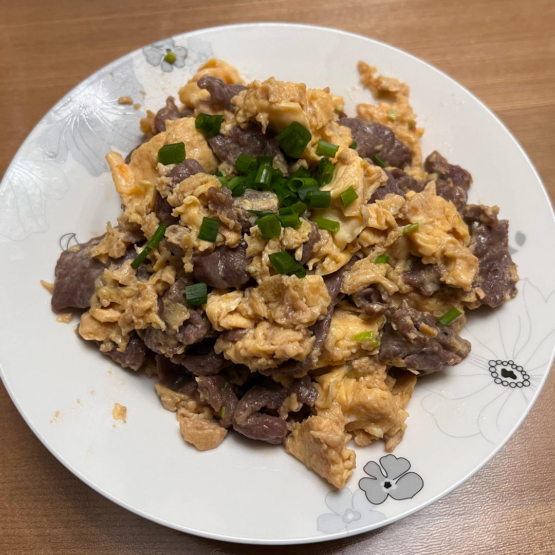 滑蛋牛肉，牛肉滑嫩，鸡蛋松软