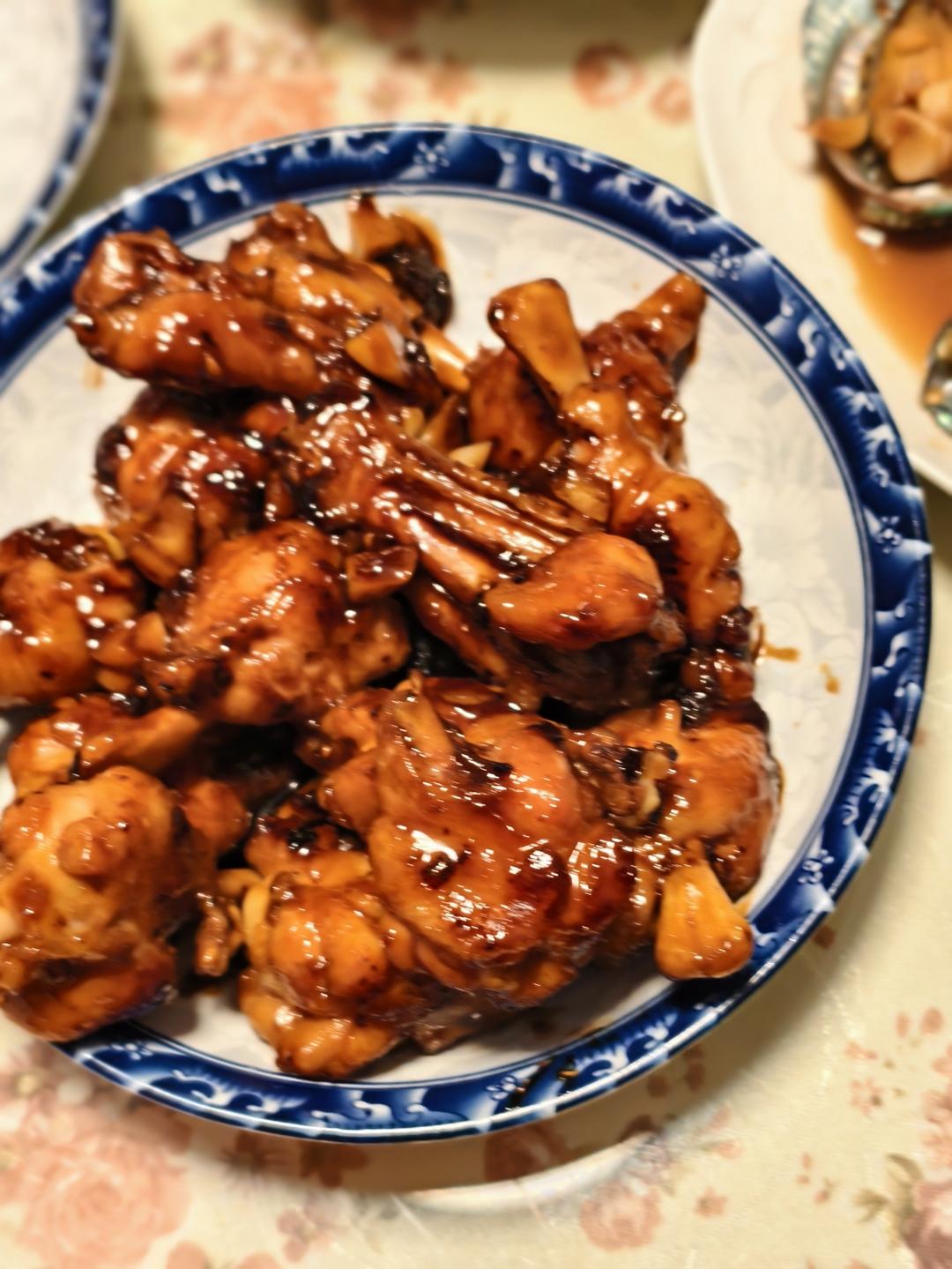 好吃到舔手指的「蒜香蜜汁鸡翅根」👍