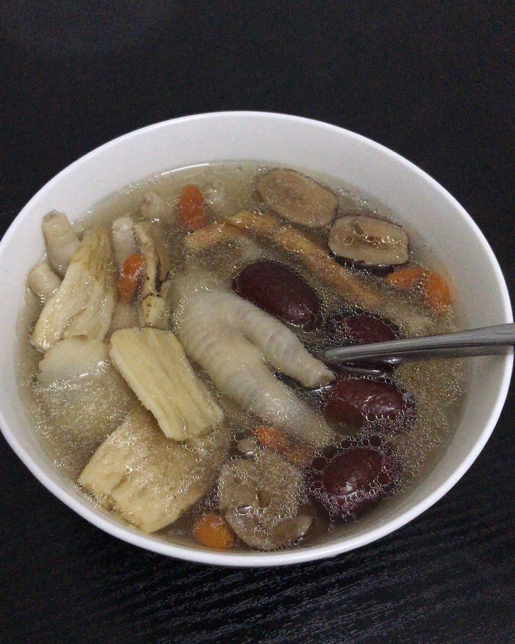 汤膳鸡脚