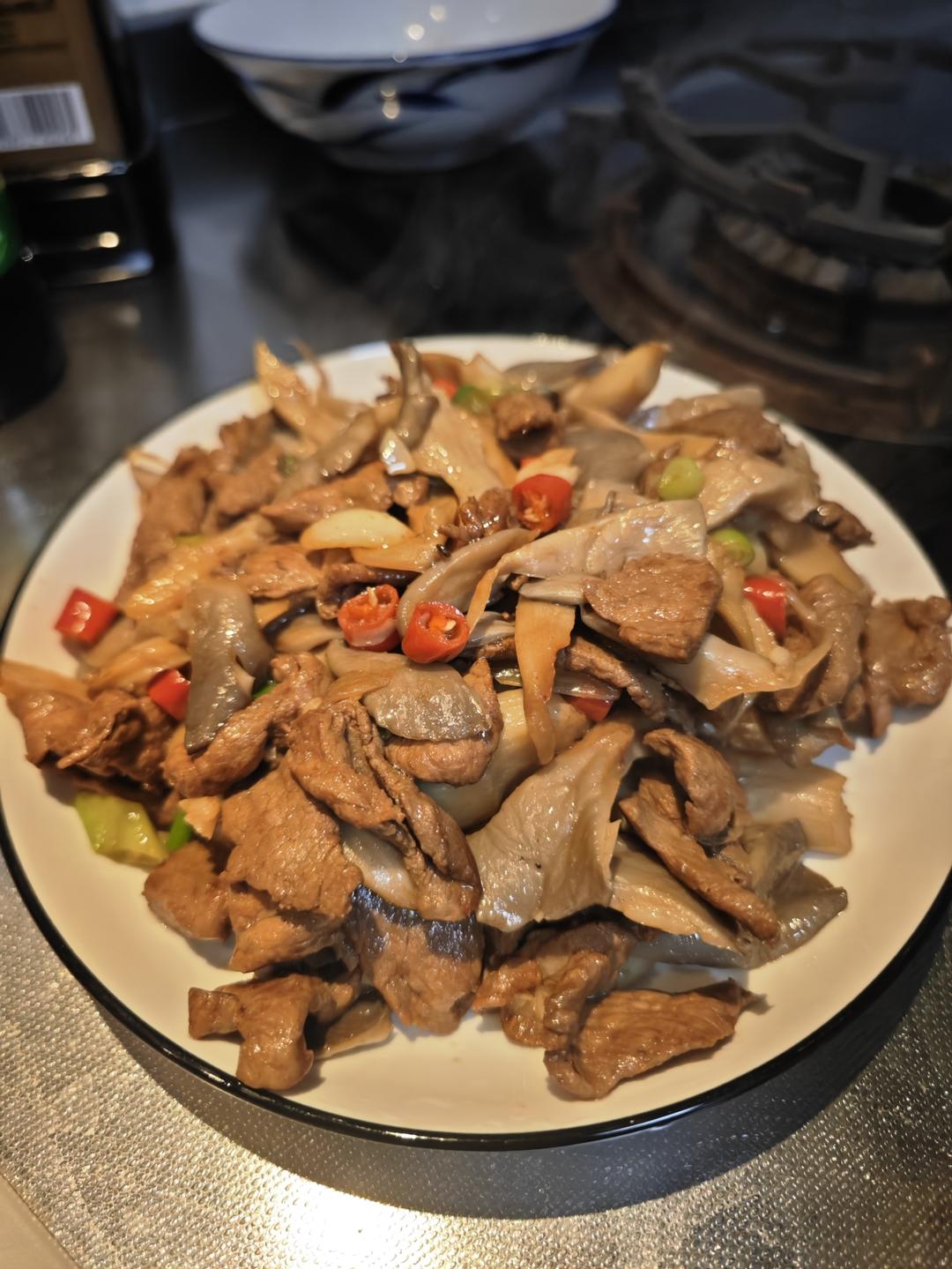 平菇炒肉片