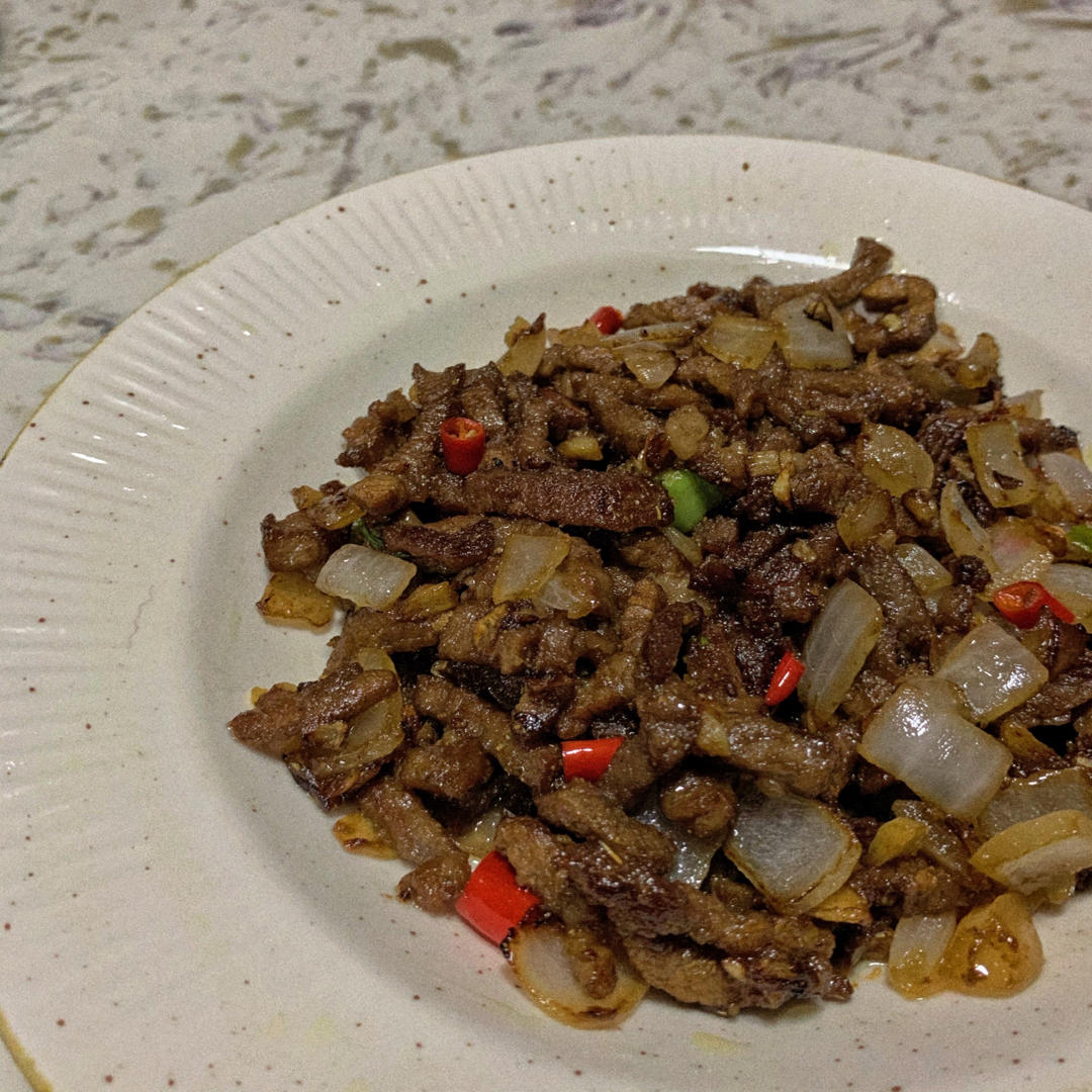 孜然洋葱炒牛肉粒