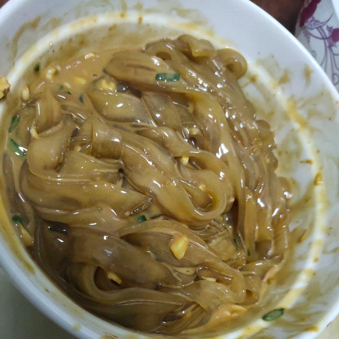 秒杀小夜市的麻酱流汁宽粉