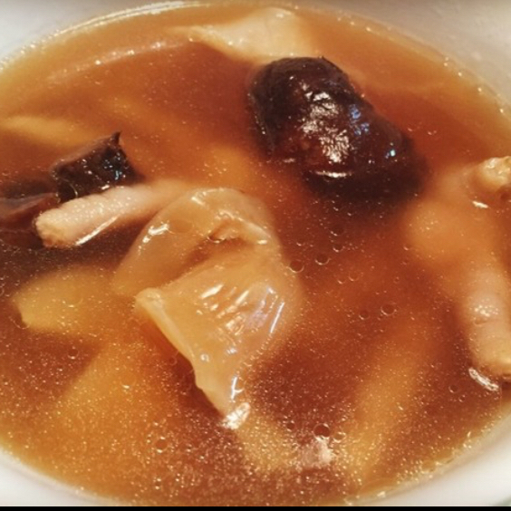 花膠瑤柱花菇煲雞湯