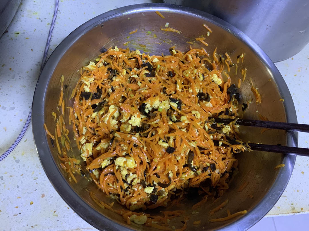 胡萝卜木耳鸡蛋素包子