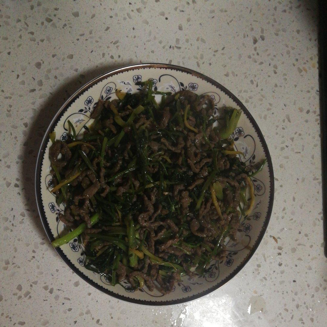 香菜炒牛肉（附菜根香做法）
