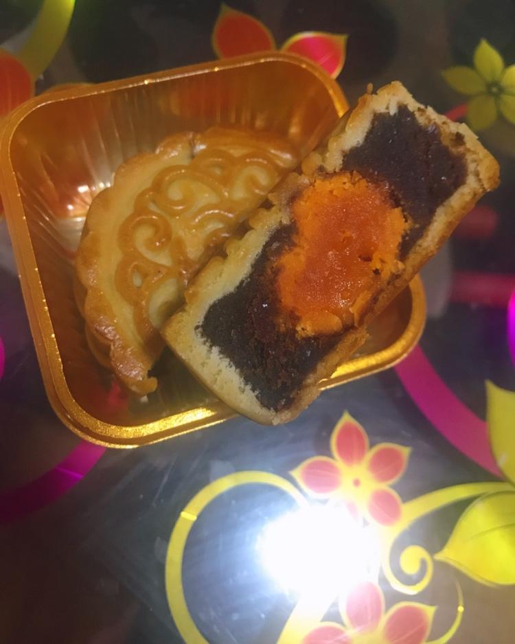 广式经典——白莲蓉蛋黄月饼