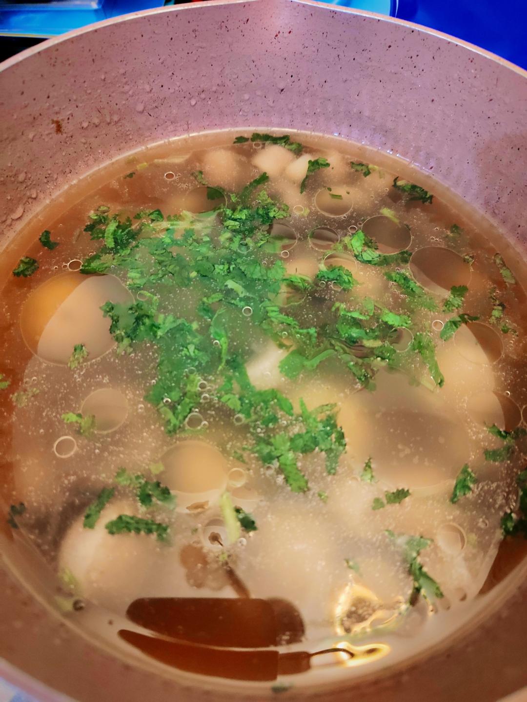 鲜掉眉毛口蘑汤