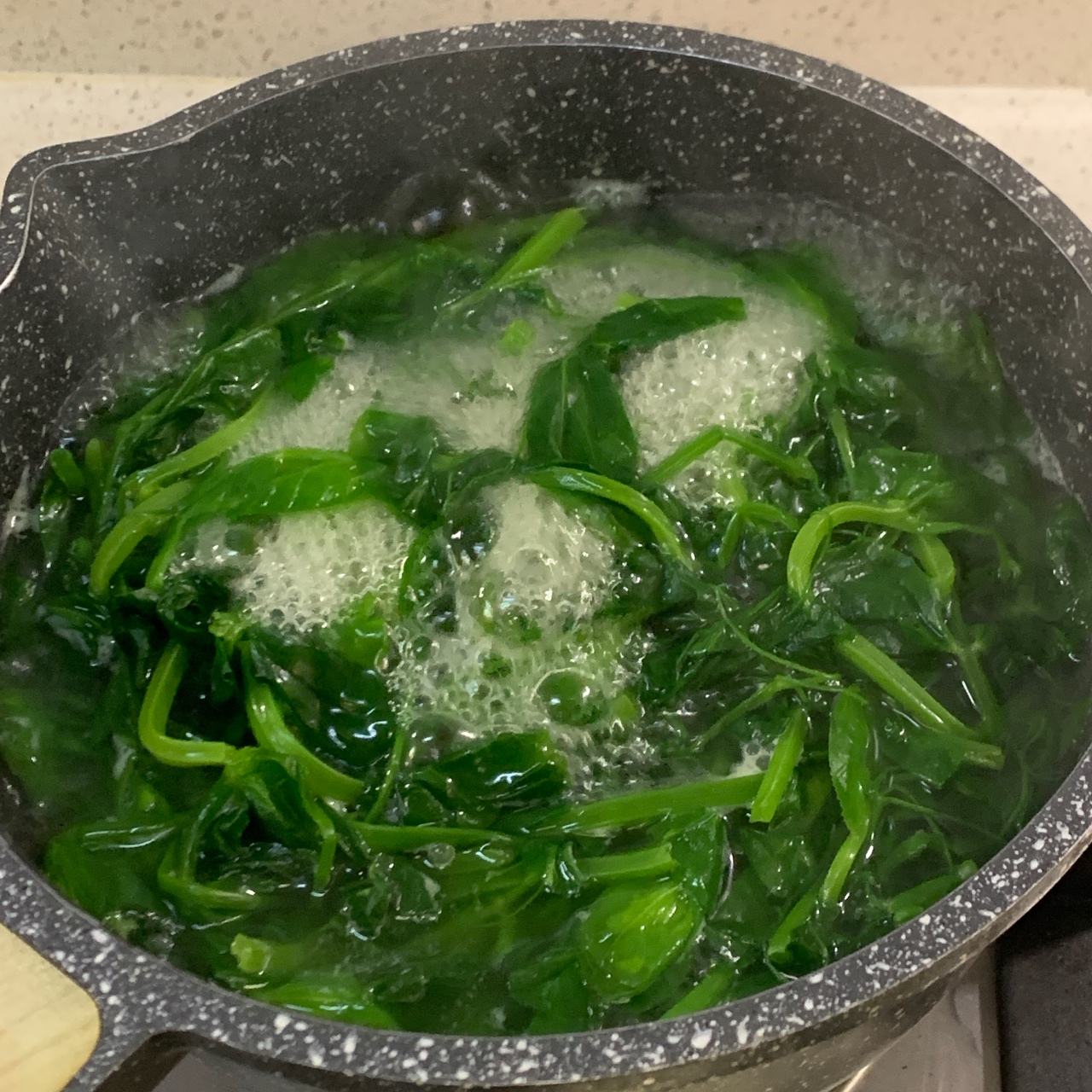 10分钟煮个四川人最爱的豌豆尖煮汤