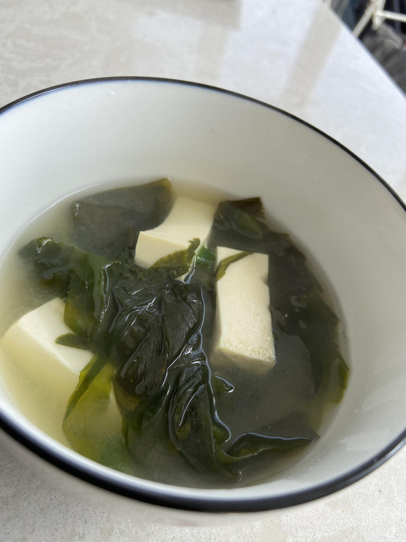 豆腐裙带菜味噌汤