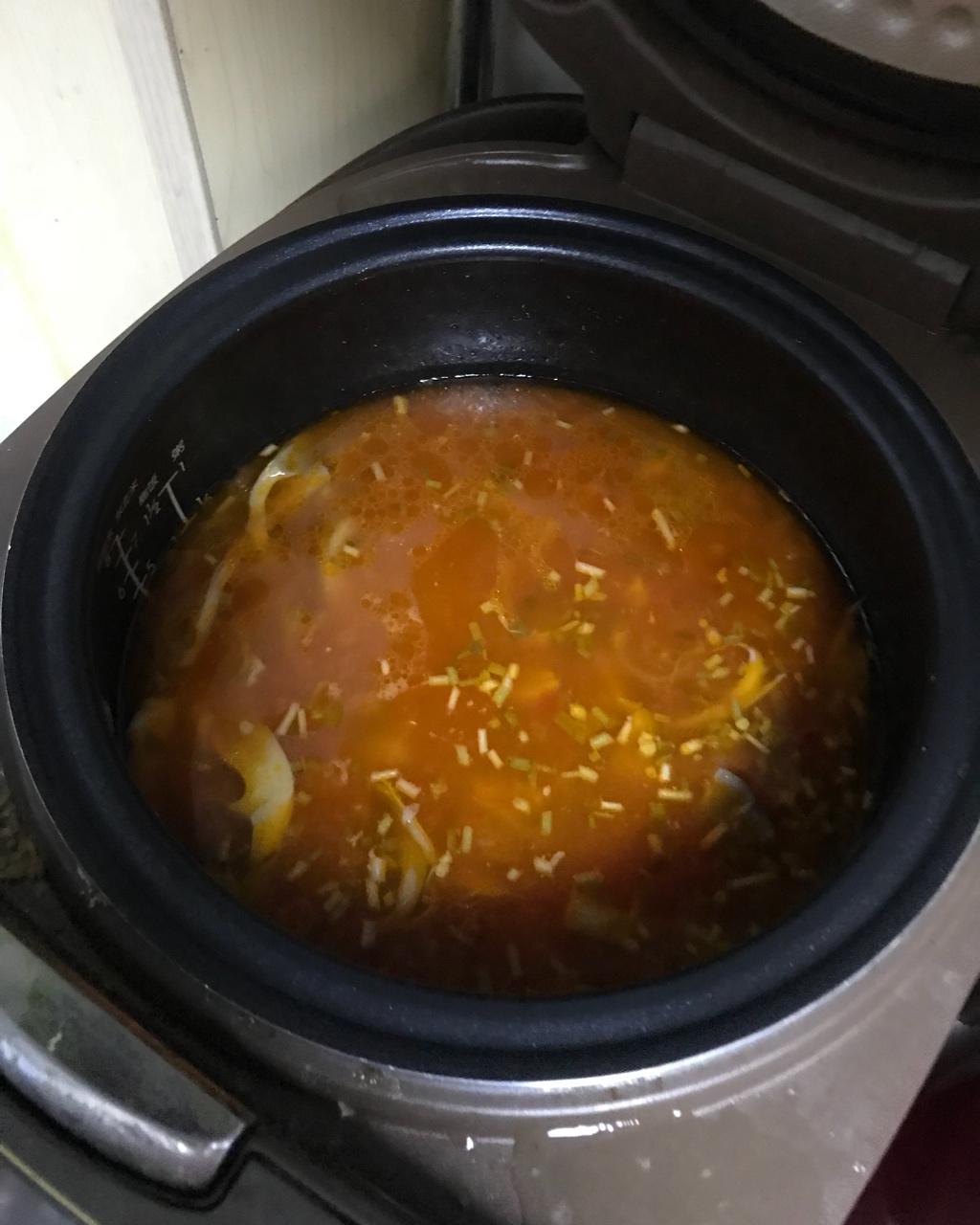 老丁的私房菜-番茄牛腩煲