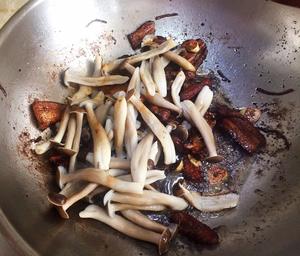 鹿茸菇炒肉片的做法 步骤9