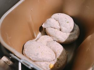 面包机就可以做出好吃的无糖黑麦全麦坚果面包（含量50%）的做法 步骤16