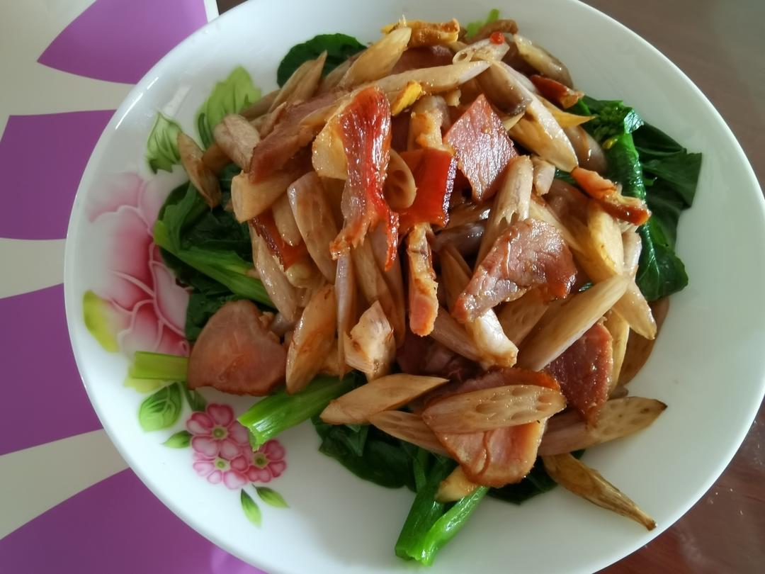 腊肉炒藕尖的做法