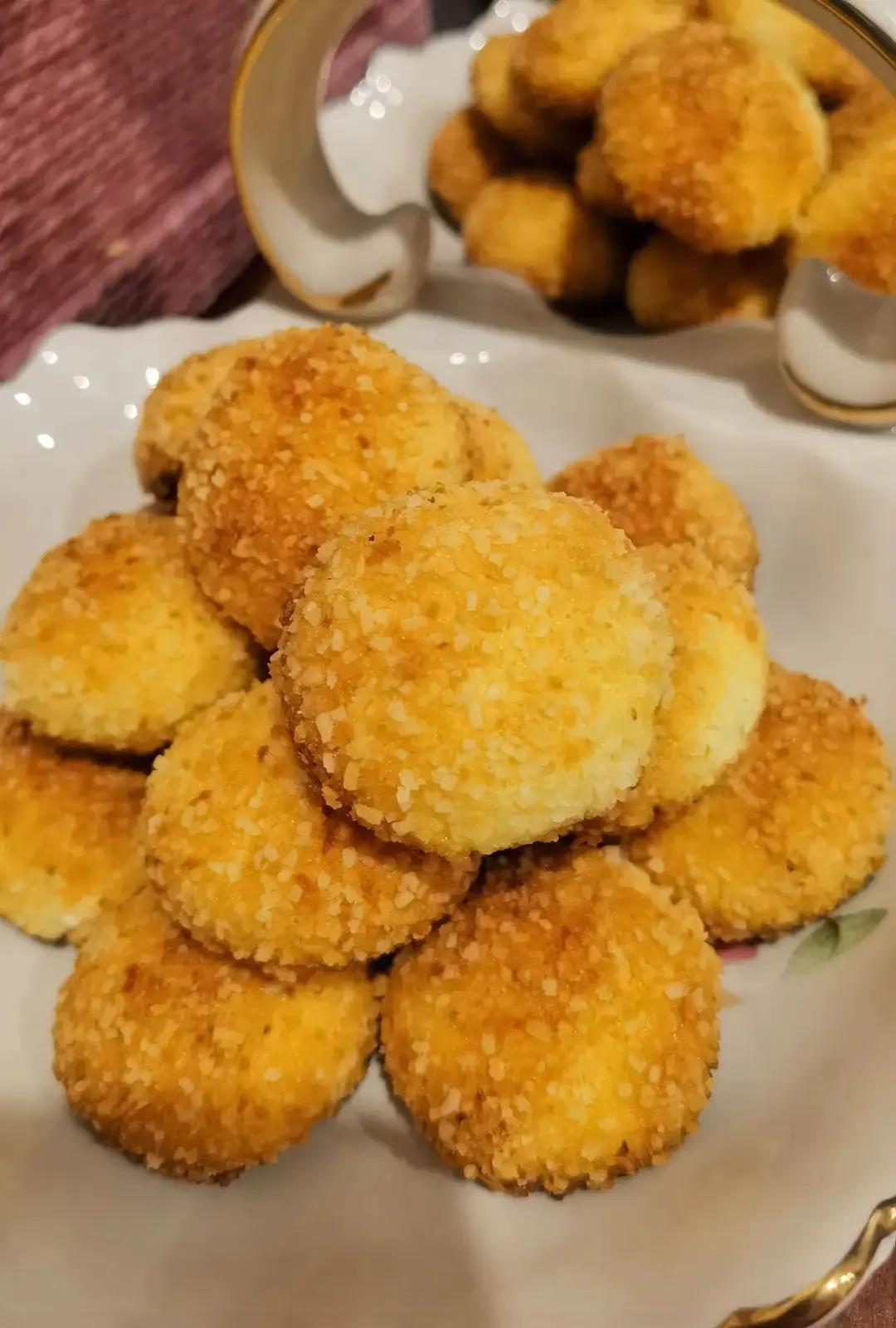 酥脆椰蓉球
