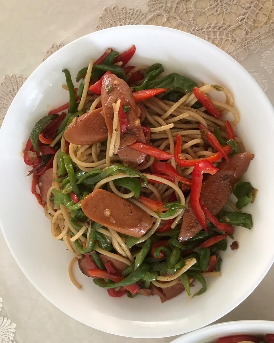 黑胡椒香肠意大利面