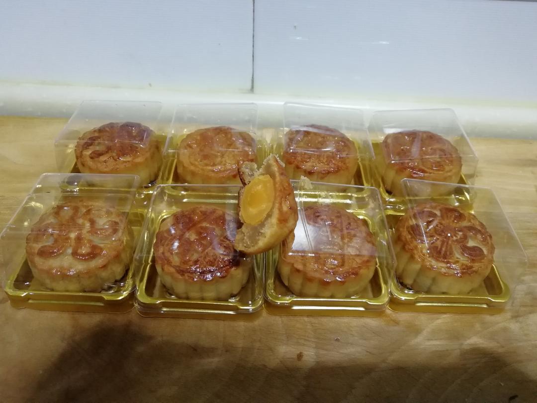 广式月饼—蛋黄莲蓉月饼